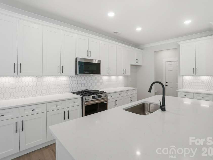 127 Viburnum Road, Waxhaw, NC 28173.  MLS# CAR4368132, YatesRealty ID 38395. Kitchen