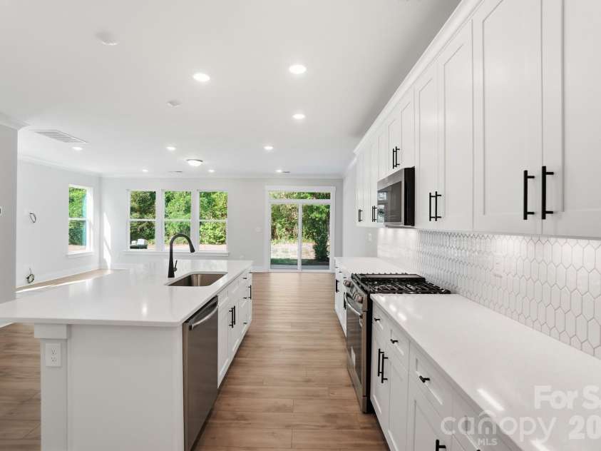 127 Viburnum Road, Waxhaw, NC 28173.  MLS# CAR4368132, YatesRealty ID 38395. Kitchen