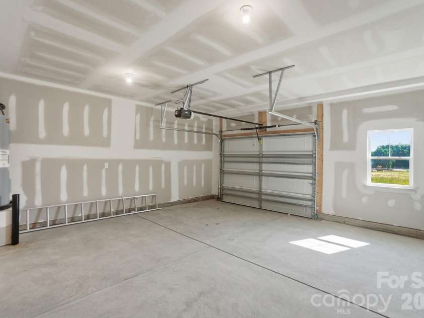 127 Viburnum Road, Waxhaw, NC 28173.  MLS# CAR4368132, YatesRealty ID 38395. Oversized 1 car garage