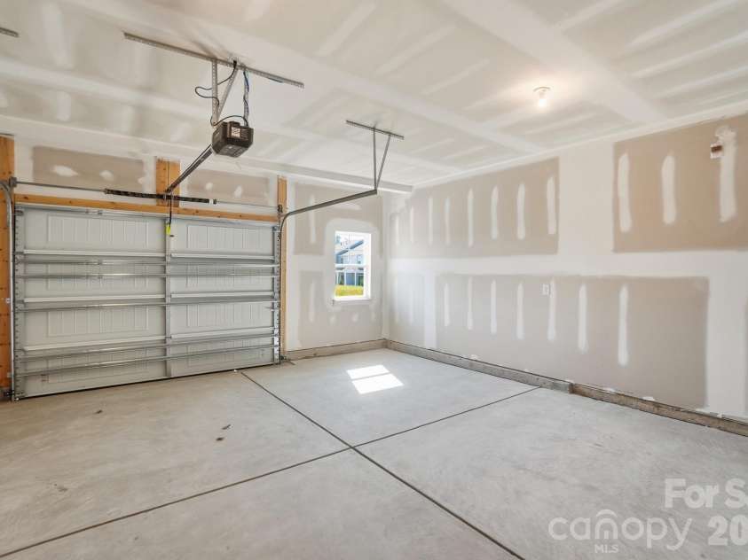 127 Viburnum Road, Waxhaw, NC 28173.  MLS# CAR4368132, YatesRealty ID 38395. Oversized 1 car garage