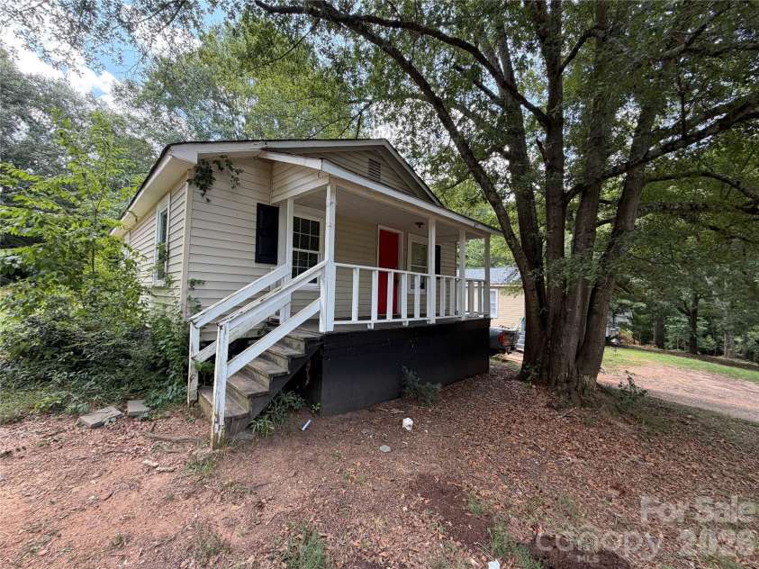 1104 Spann Street, Shelby, NC 28150.  MLS# CAR4405326, YatesRealty ID 38396. 