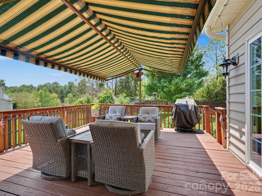 15505 Robsart Court, Charlotte, NC 28277.  MLS# CAR4397461, YatesRealty ID 38397. 