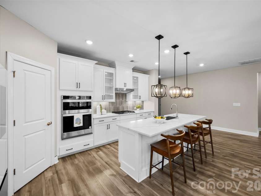 12629 Twilight Drive, Mint Hill, NC 28227.  MLS# CAR4397024, YatesRealty ID 38399. Gas cooktop