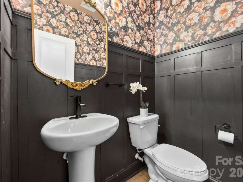 12629 Twilight Drive, Mint Hill, NC 28227.  MLS# CAR4397024, YatesRealty ID 38399. Half bath with stunning wall coverings