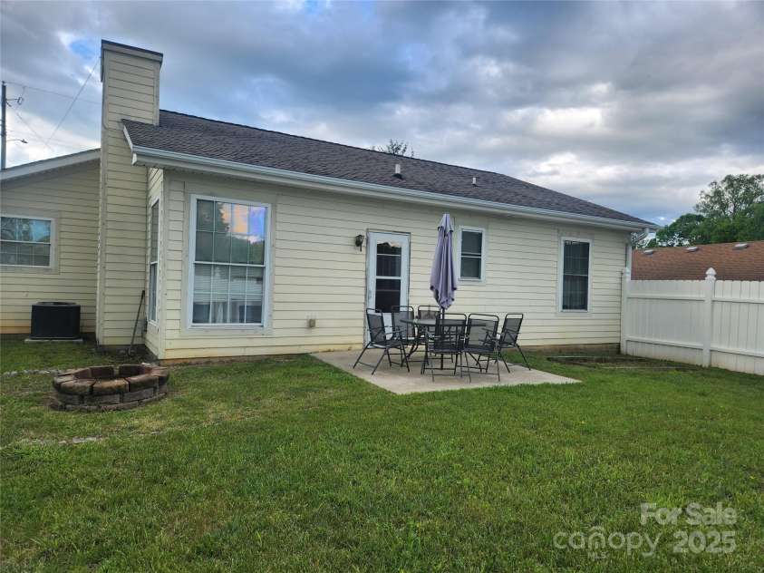 979 Chapel Road, Asheville, NC 28803.  MLS# CAR4219077, YatesRealty ID 384. 