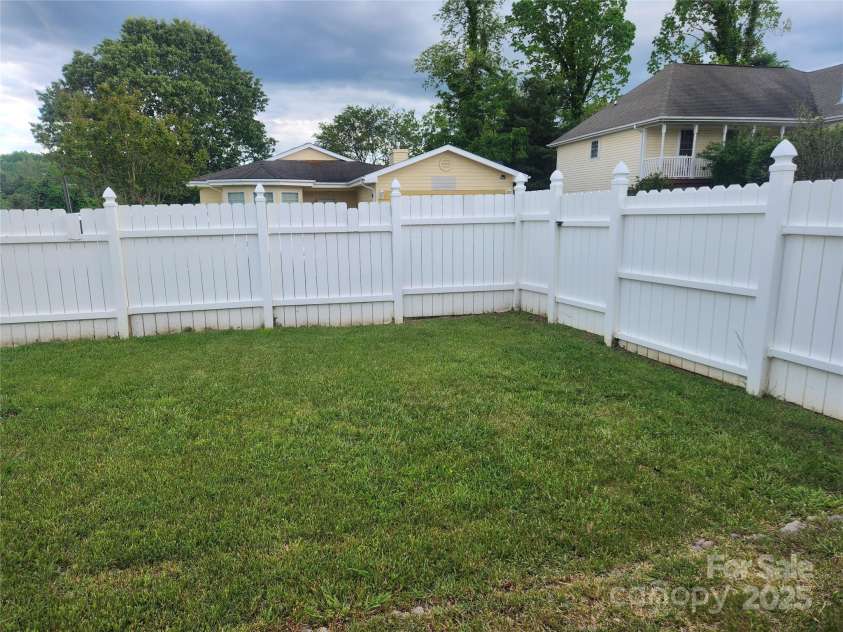 979 Chapel Road, Asheville, NC 28803.  MLS# CAR4219077, YatesRealty ID 384. 