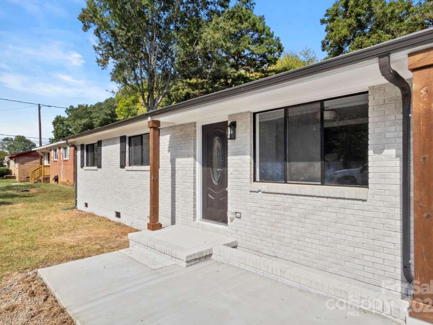 9235 Edgevale Drive, Charlotte, NC 28216.  MLS# CAR4303400, YatesRealty ID 3840. 