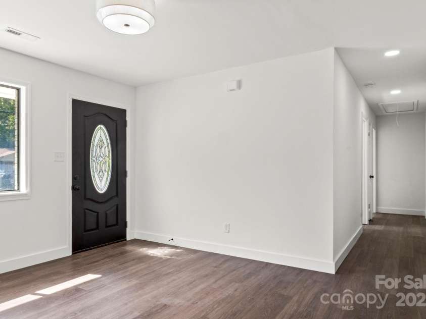 9235 Edgevale Drive, Charlotte, NC 28216.  MLS# CAR4303400, YatesRealty ID 3840. 