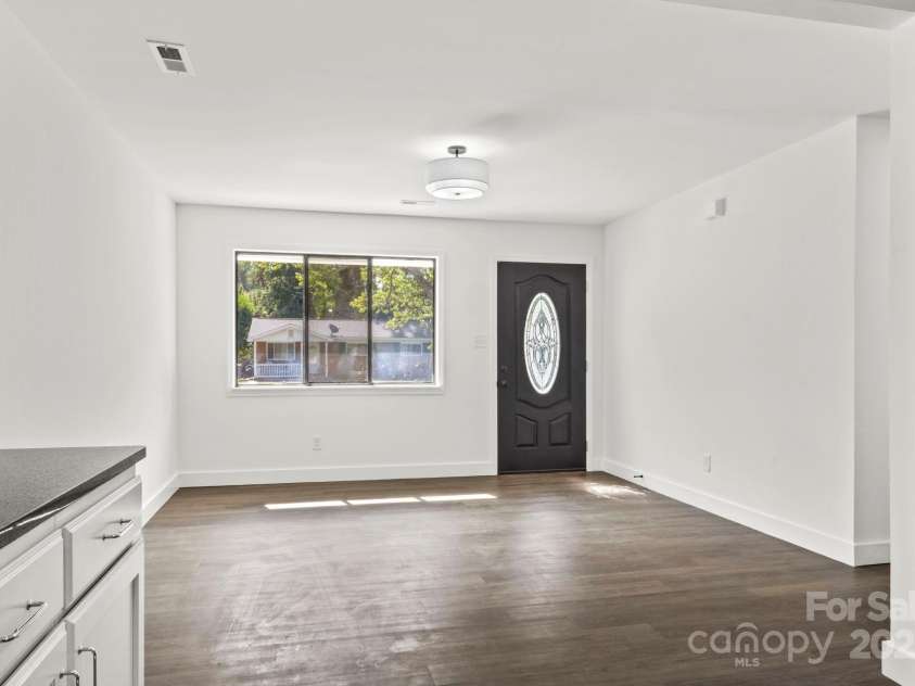 9235 Edgevale Drive, Charlotte, NC 28216.  MLS# CAR4303400, YatesRealty ID 3840. 