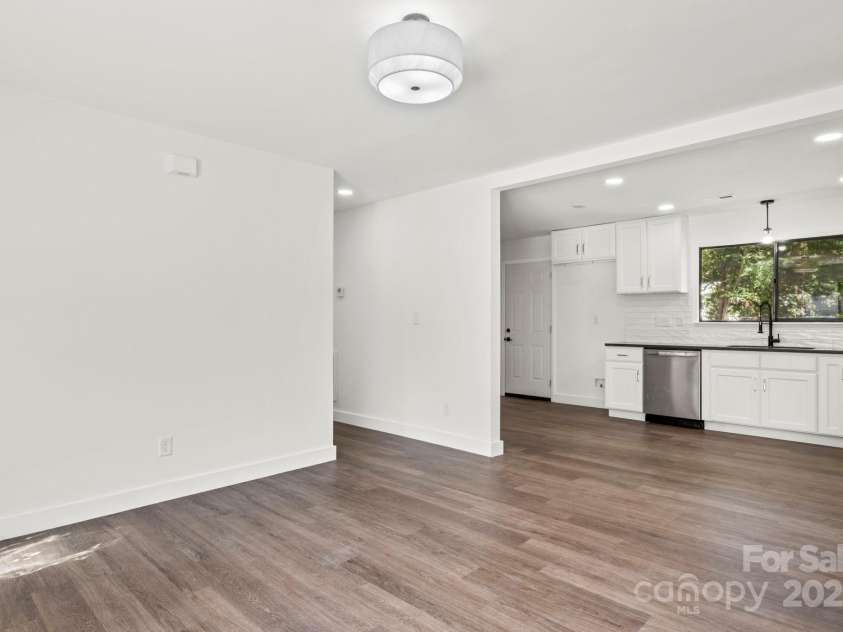 9235 Edgevale Drive, Charlotte, NC 28216.  MLS# CAR4303400, YatesRealty ID 3840. 