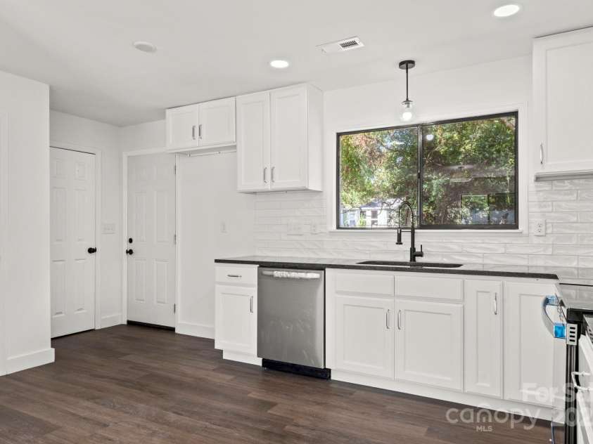 9235 Edgevale Drive, Charlotte, NC 28216.  MLS# CAR4303400, YatesRealty ID 3840. 