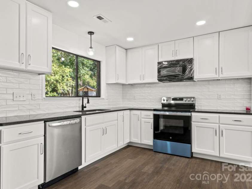 9235 Edgevale Drive, Charlotte, NC 28216.  MLS# CAR4303400, YatesRealty ID 3840. 