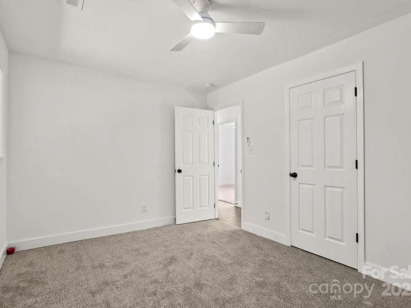 9235 Edgevale Drive, Charlotte, NC 28216.  MLS# CAR4303400, YatesRealty ID 3840. 