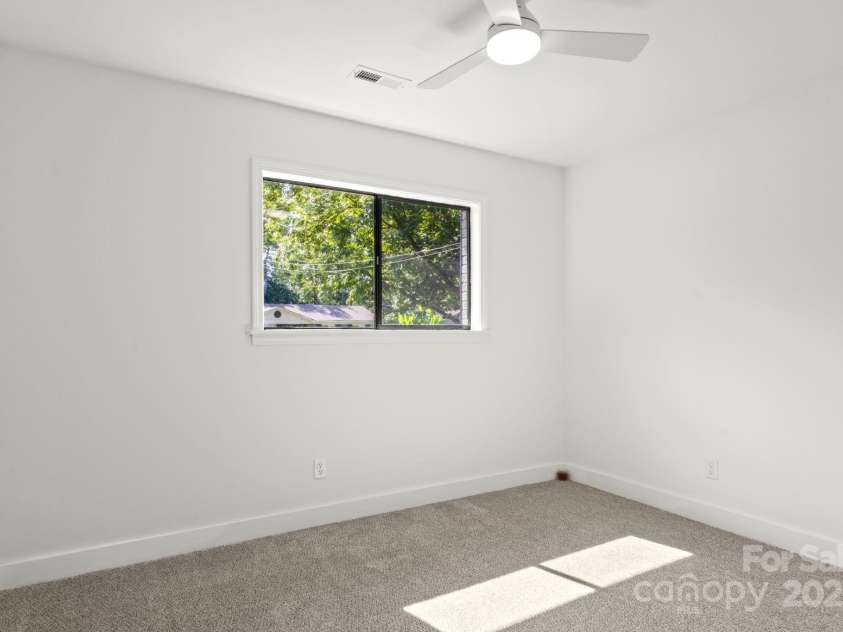 9235 Edgevale Drive, Charlotte, NC 28216.  MLS# CAR4303400, YatesRealty ID 3840. 