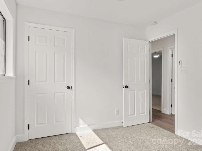 9235 Edgevale Drive, Charlotte, NC 28216.  MLS# CAR4303400, YatesRealty ID 3840. 