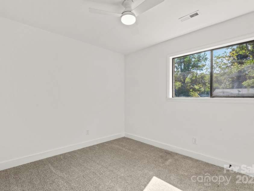 9235 Edgevale Drive, Charlotte, NC 28216.  MLS# CAR4303400, YatesRealty ID 3840. 