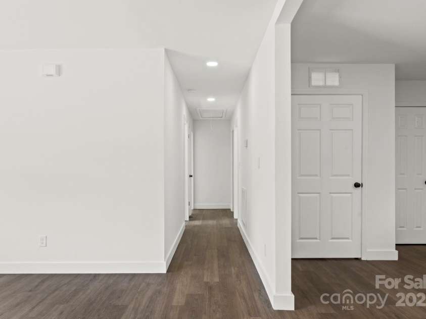 9235 Edgevale Drive, Charlotte, NC 28216.  MLS# CAR4303400, YatesRealty ID 3840. 