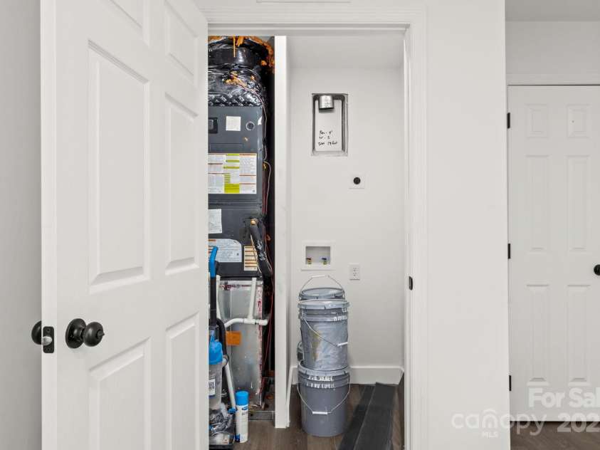 9235 Edgevale Drive, Charlotte, NC 28216.  MLS# CAR4303400, YatesRealty ID 3840. 