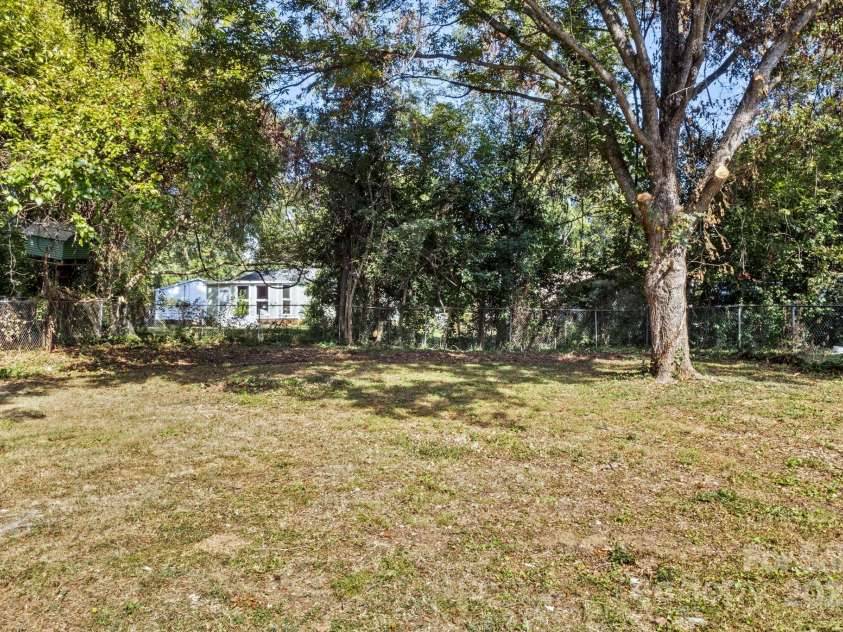 9235 Edgevale Drive, Charlotte, NC 28216.  MLS# CAR4303400, YatesRealty ID 3840. 