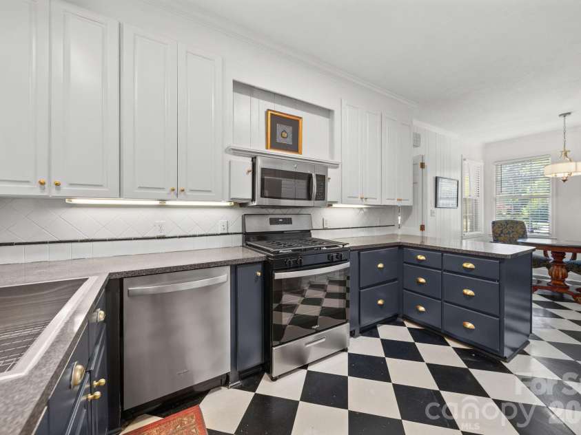 721 Carolina Avenue, Gastonia, NC 28052.  MLS# CAR4402903, YatesRealty ID 38400. 