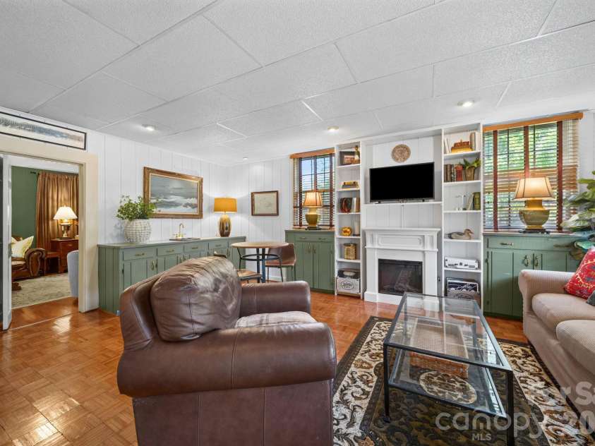 721 Carolina Avenue, Gastonia, NC 28052.  MLS# CAR4402903, YatesRealty ID 38400. 