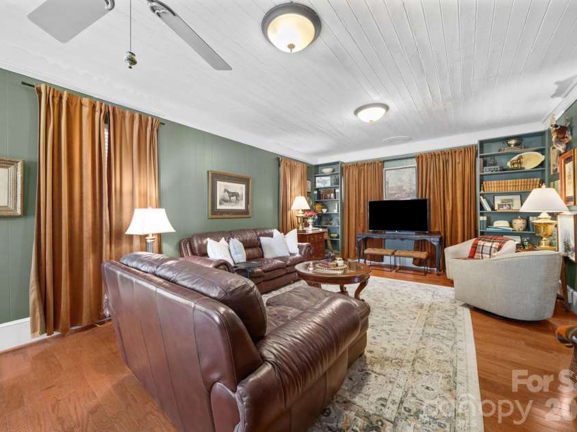 721 Carolina Avenue, Gastonia, NC 28052.  MLS# CAR4402903, YatesRealty ID 38400. 