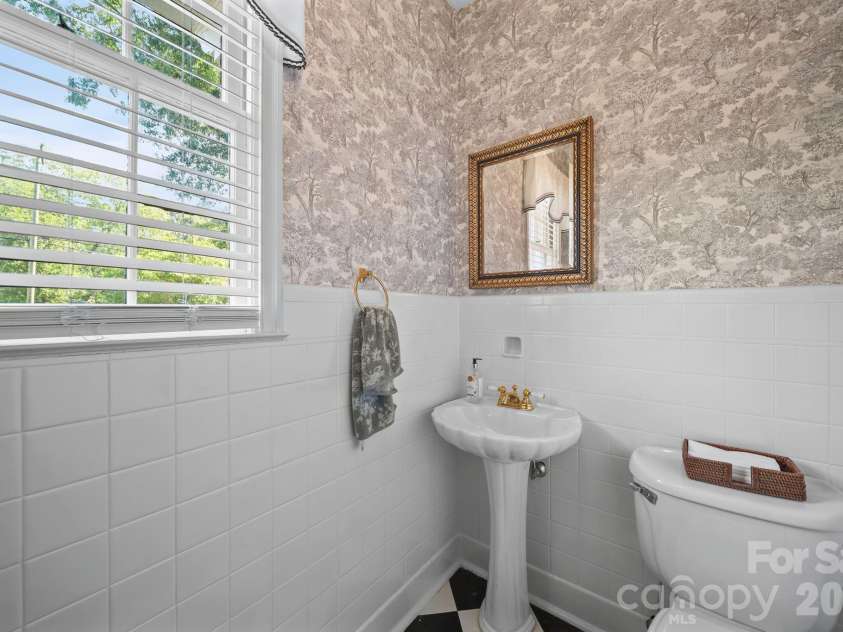 721 Carolina Avenue, Gastonia, NC 28052.  MLS# CAR4402903, YatesRealty ID 38400. 
