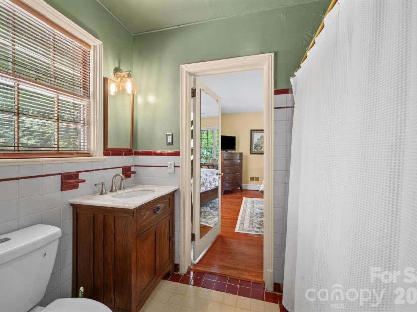 721 Carolina Avenue, Gastonia, NC 28052.  MLS# CAR4402903, YatesRealty ID 38400. 