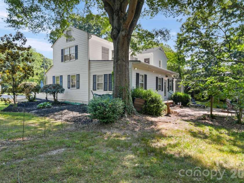 721 Carolina Avenue, Gastonia, NC 28052.  MLS# CAR4402903, YatesRealty ID 38400. 