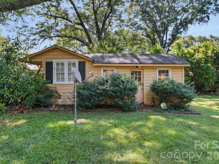 721 Carolina Avenue, Gastonia, NC 28052.  MLS# CAR4402903, YatesRealty ID 38400. 
