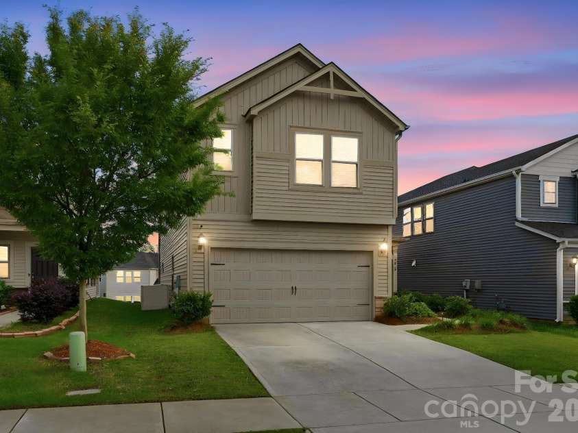 5012 Shadbush Road, Charlotte, NC 28215.  MLS# CAR4385820, YatesRealty ID 38401. 