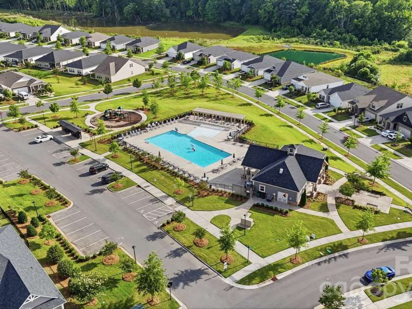 5012 Shadbush Road, Charlotte, NC 28215.  MLS# CAR4385820, YatesRealty ID 38401. 