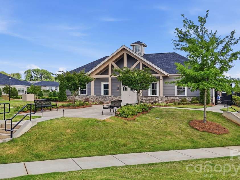5012 Shadbush Road, Charlotte, NC 28215.  MLS# CAR4385820, YatesRealty ID 38401. 