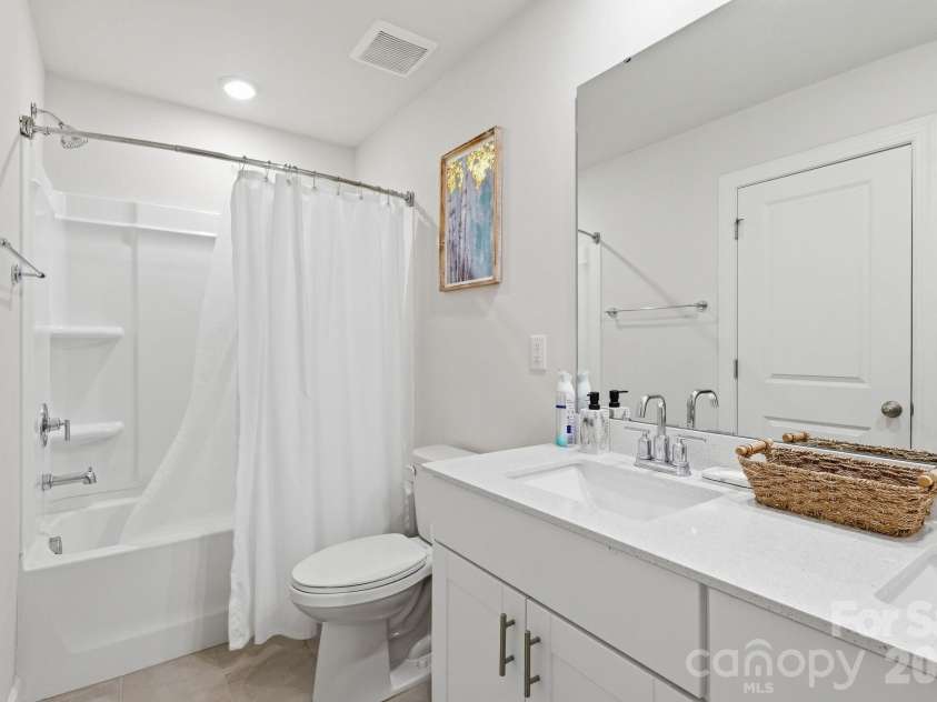 5012 Shadbush Road, Charlotte, NC 28215.  MLS# CAR4385820, YatesRealty ID 38401. 