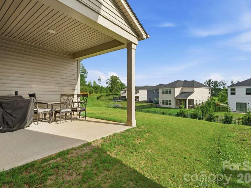 5012 Shadbush Road, Charlotte, NC 28215.  MLS# CAR4385820, YatesRealty ID 38401. 