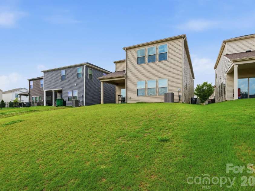 5012 Shadbush Road, Charlotte, NC 28215.  MLS# CAR4385820, YatesRealty ID 38401. 