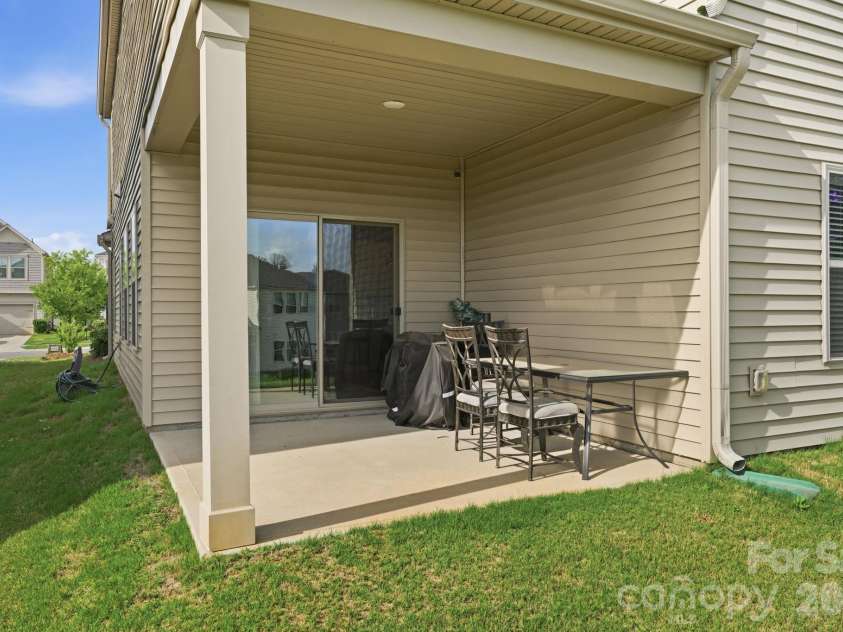 5012 Shadbush Road, Charlotte, NC 28215.  MLS# CAR4385820, YatesRealty ID 38401. 