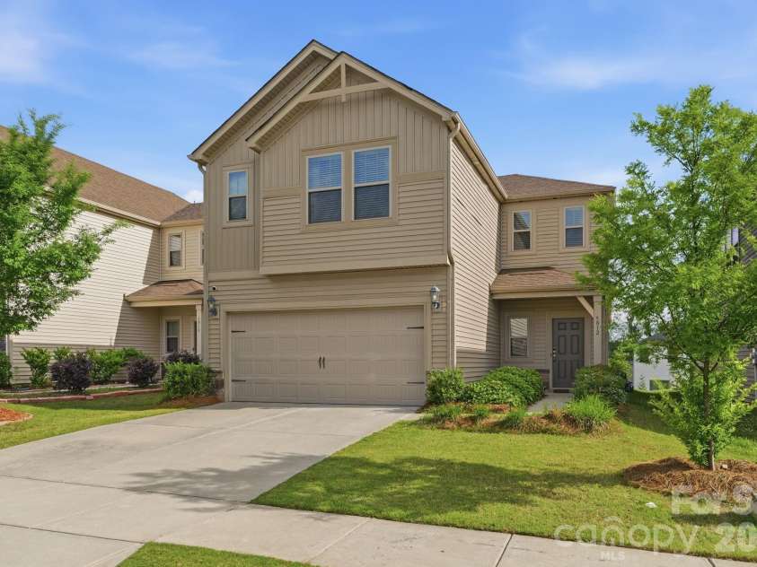 5012 Shadbush Road, Charlotte, NC 28215.  MLS# CAR4385820, YatesRealty ID 38401. 