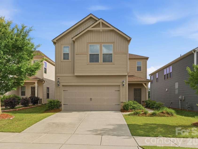 5012 Shadbush Road, Charlotte, NC 28215.  MLS# CAR4385820, YatesRealty ID 38401. 