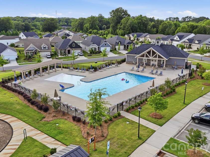5012 Shadbush Road, Charlotte, NC 28215.  MLS# CAR4385820, YatesRealty ID 38401. 