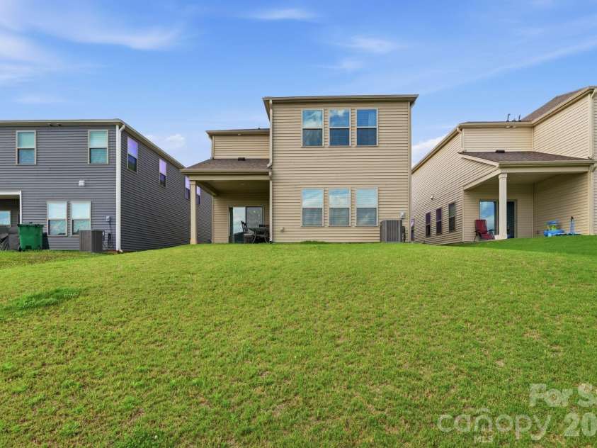 5012 Shadbush Road, Charlotte, NC 28215.  MLS# CAR4418308, YatesRealty ID 38401. 