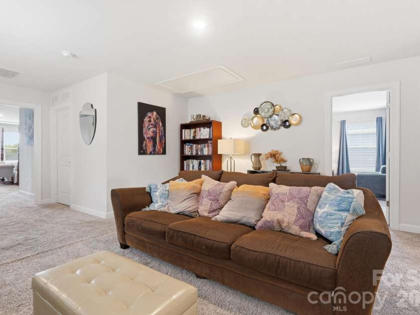 5012 Shadbush Road, Charlotte, NC 28215.  MLS# CAR4418308, YatesRealty ID 38401. 