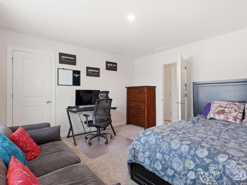 5012 Shadbush Road, Charlotte, NC 28215.  MLS# CAR4418308, YatesRealty ID 38401. 