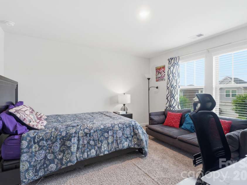 5012 Shadbush Road, Charlotte, NC 28215.  MLS# CAR4418308, YatesRealty ID 38401. 