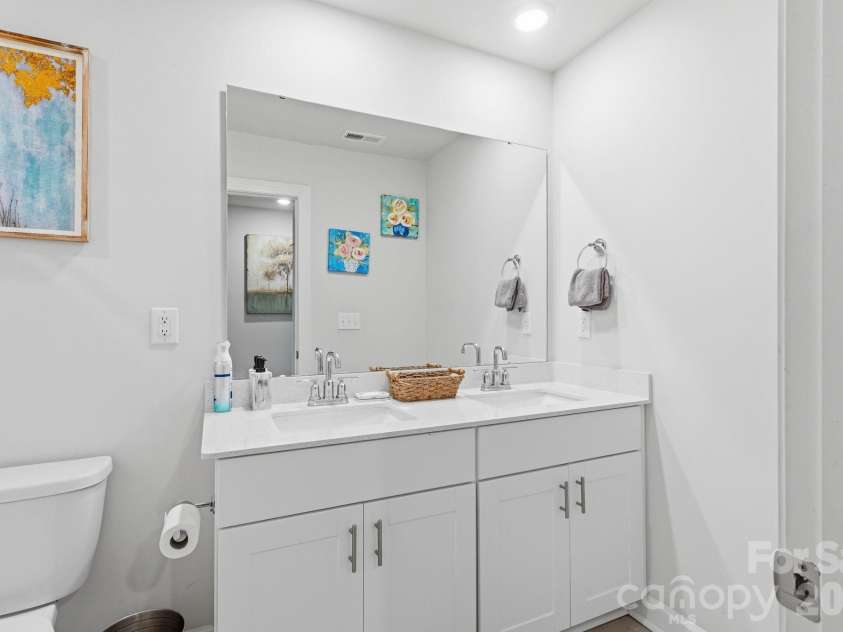 5012 Shadbush Road, Charlotte, NC 28215.  MLS# CAR4418308, YatesRealty ID 38401. 