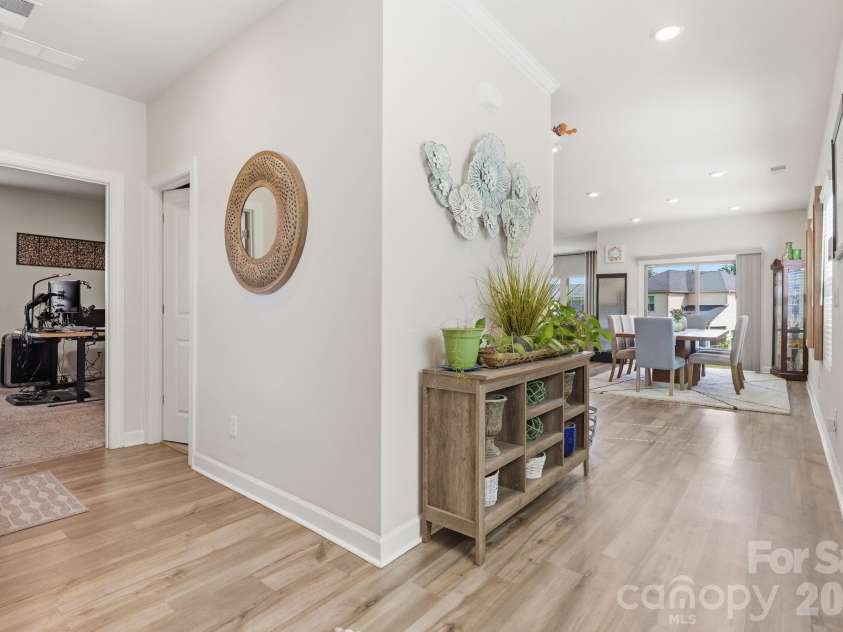 5012 Shadbush Road, Charlotte, NC 28215.  MLS# CAR4418308, YatesRealty ID 38401. 
