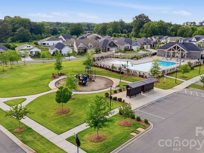 5012 Shadbush Road, Charlotte, NC 28215.  MLS# CAR4418308, YatesRealty ID 38401. 
