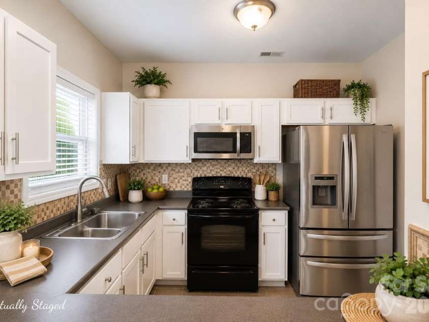 13129 Windy Lea Lane, Huntersville, NC 28078.  MLS# CAR4383307, YatesRealty ID 38402. Kitchen Virtually Staged
