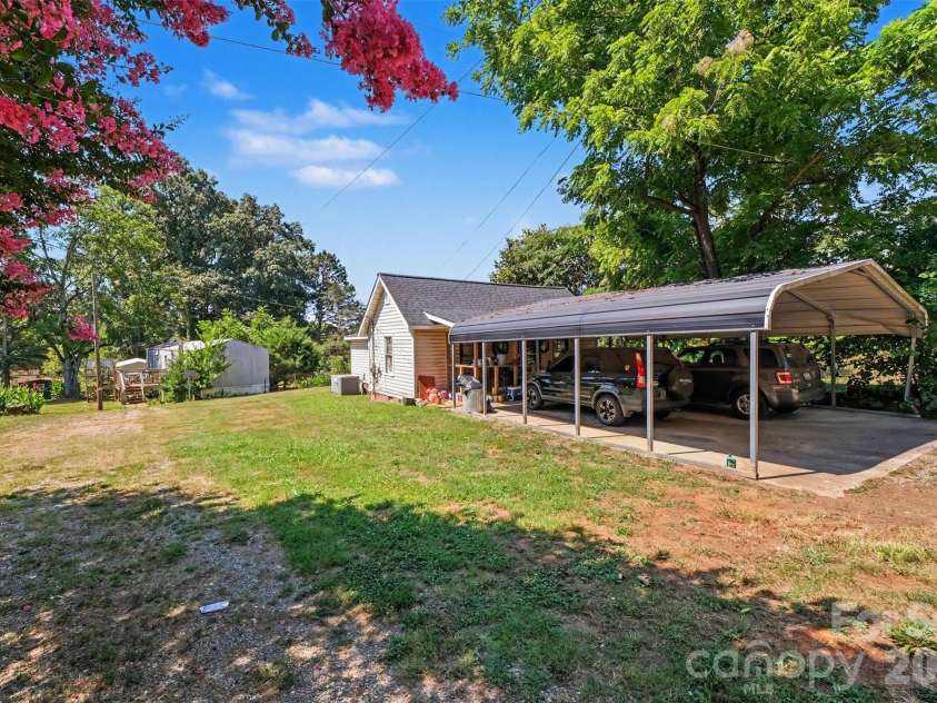 1678 Stone Street Extension, Mebane, NC 27302.  MLS# CAR4399573, YatesRealty ID 38403. 