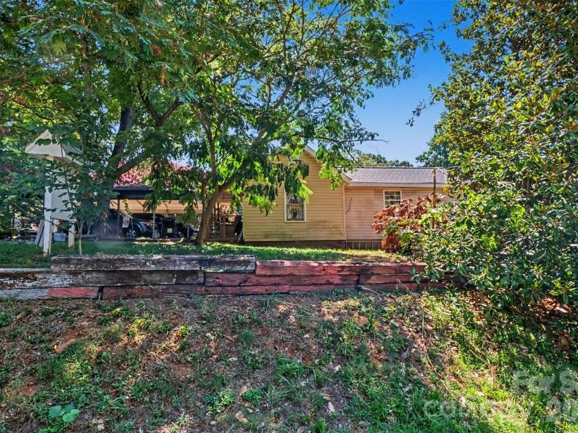 1678 Stone Street Extension, Mebane, NC 27302.  MLS# CAR4399573, YatesRealty ID 38403. 